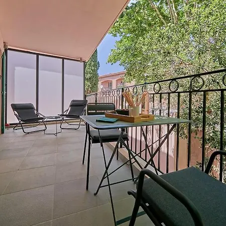 Chez Oscar-place Des Lices-saint-tropez *