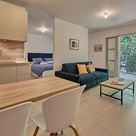 Апартаменты Chez Oscar-place Des Lices-saint-tropez Сен-Тропе