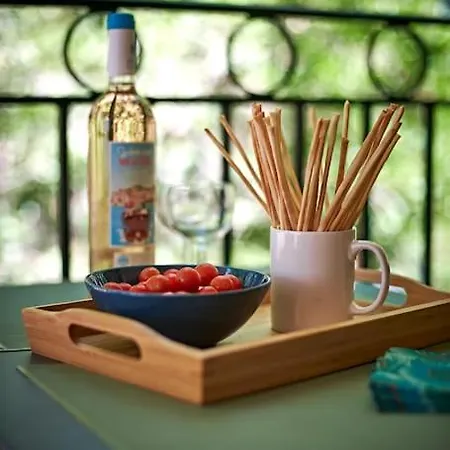 Chez Oscar-place Des Lices-saint-tropez Апартаменты Сен-Тропе