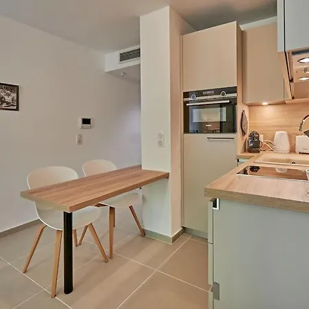 Chez Oscar-place Des Lices-saint-tropez Апартаменты Сен-Тропе